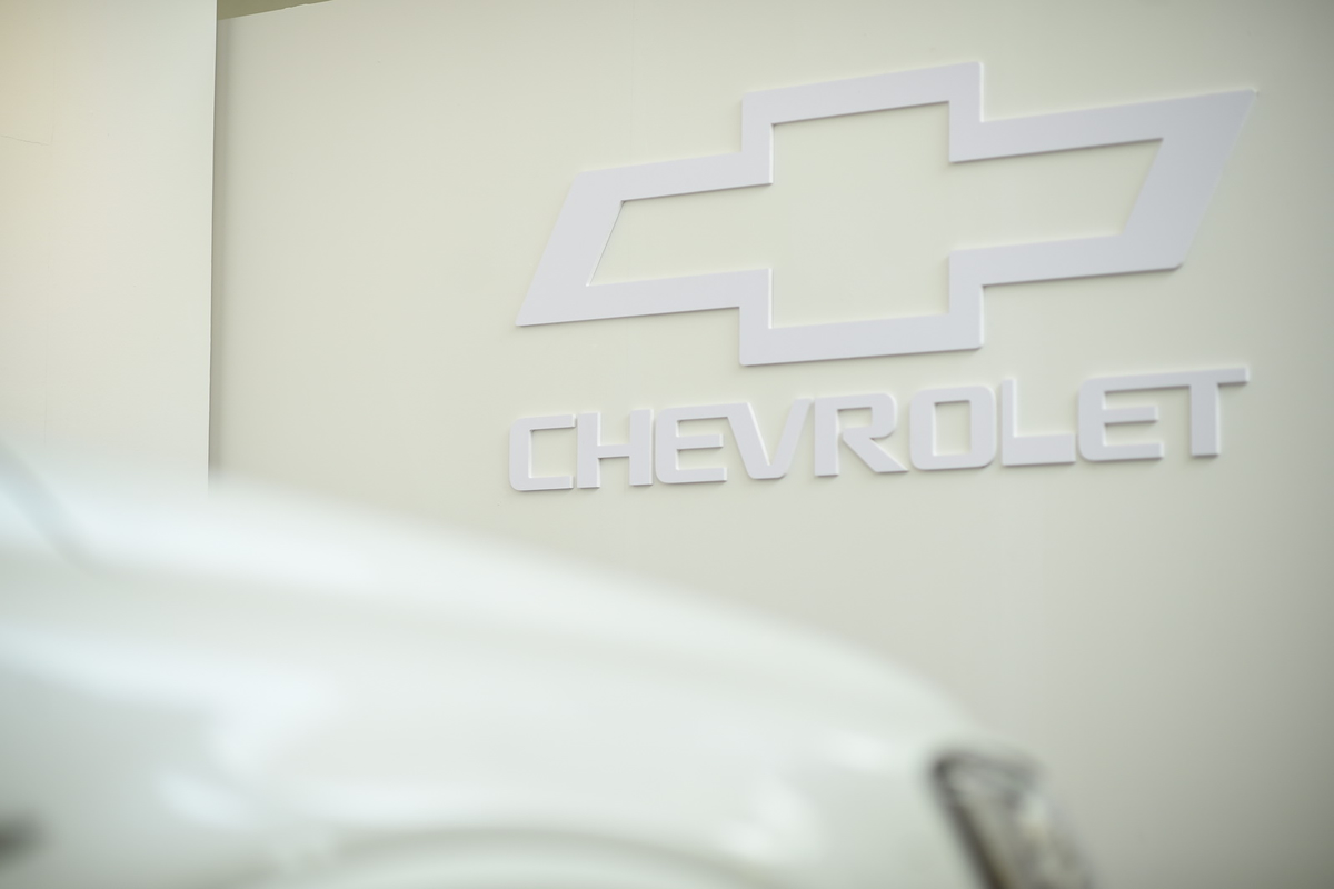 chevrolet-captiva-white